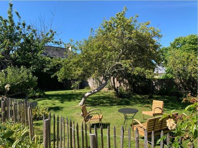 4 Family Home, Walking Distance To The Beach Locquirec Exterior photo
